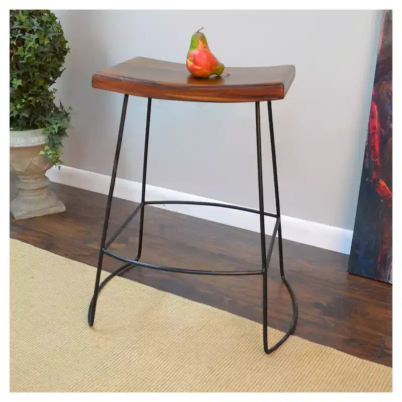 Sgabelli da Bar Altezza Bancone Portia Saddle Seat da 24" Metallo/Castagno: Legno di Mango, Pulizia a Secco, Senza Schienale