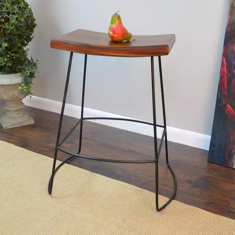 Sgabelli da Bar Altezza Bancone Portia Saddle Seat da 24" Metallo/Castagno: Legno di Mango, Pulizia a Secco, Senza Schienale