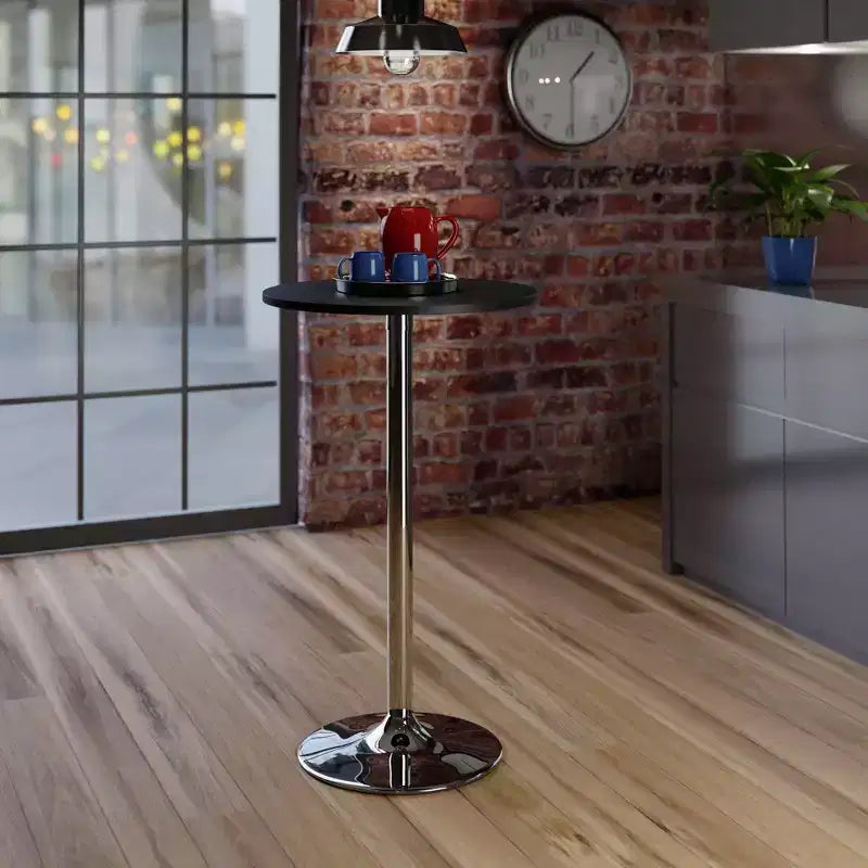 Tavolo Spectrum rotondo da 24" ad altezza bar con gambe in metallo nero: base cromata, piano in MDF, stile contemporaneo