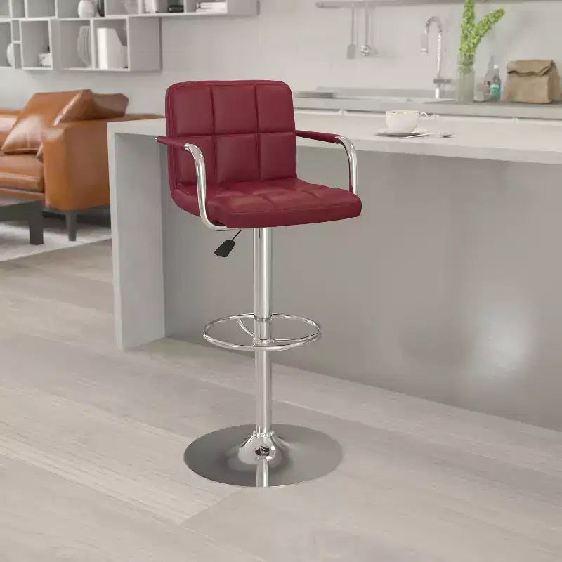 Sgabello da bar contemporaneo in vinile trapuntato regolabile in altezza con braccioli e base cromata