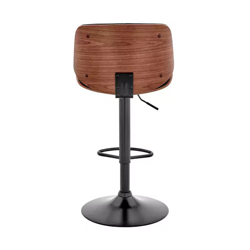 Sgabello da bar Brock regolabile ad altezza bancone con seduta in similpelle, schienale con finitura noce e base in acciaio