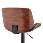 Sgabello da bar Brock regolabile ad altezza bancone con seduta in similpelle, schienale con finitura noce e base in acciaio