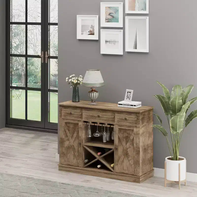 Credenza a buffet da fattoria con portabottiglie a X, portabicchieri, 3 cassetti