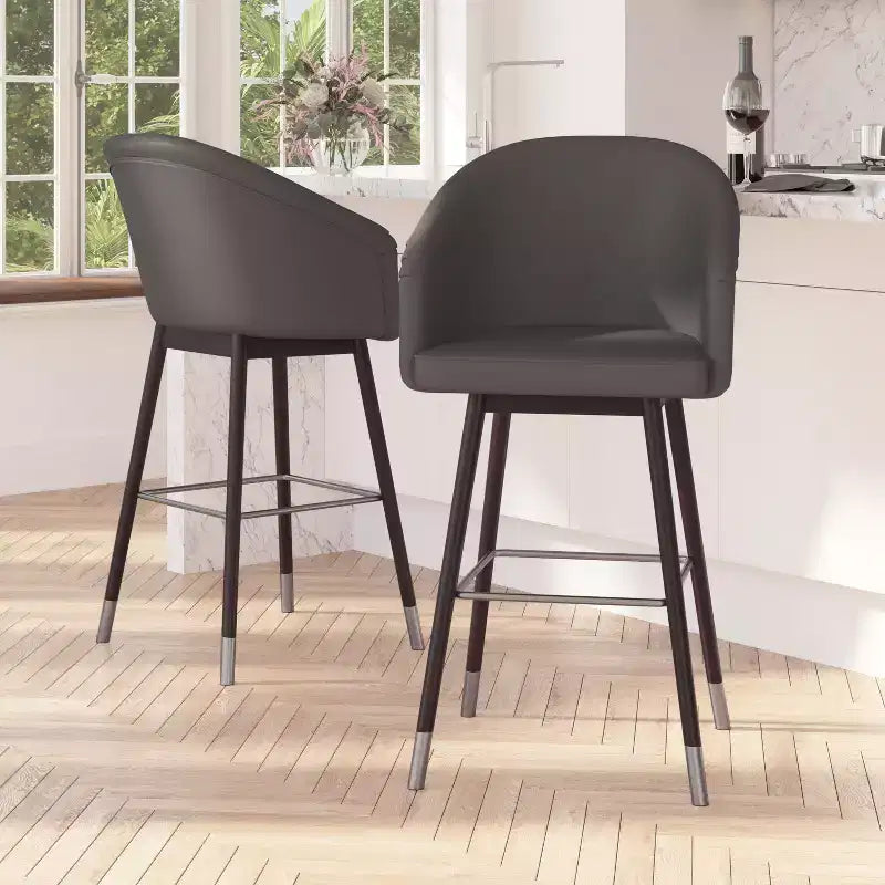 Sgabello Temperance Modern con struttura in legno e dettagli metallici