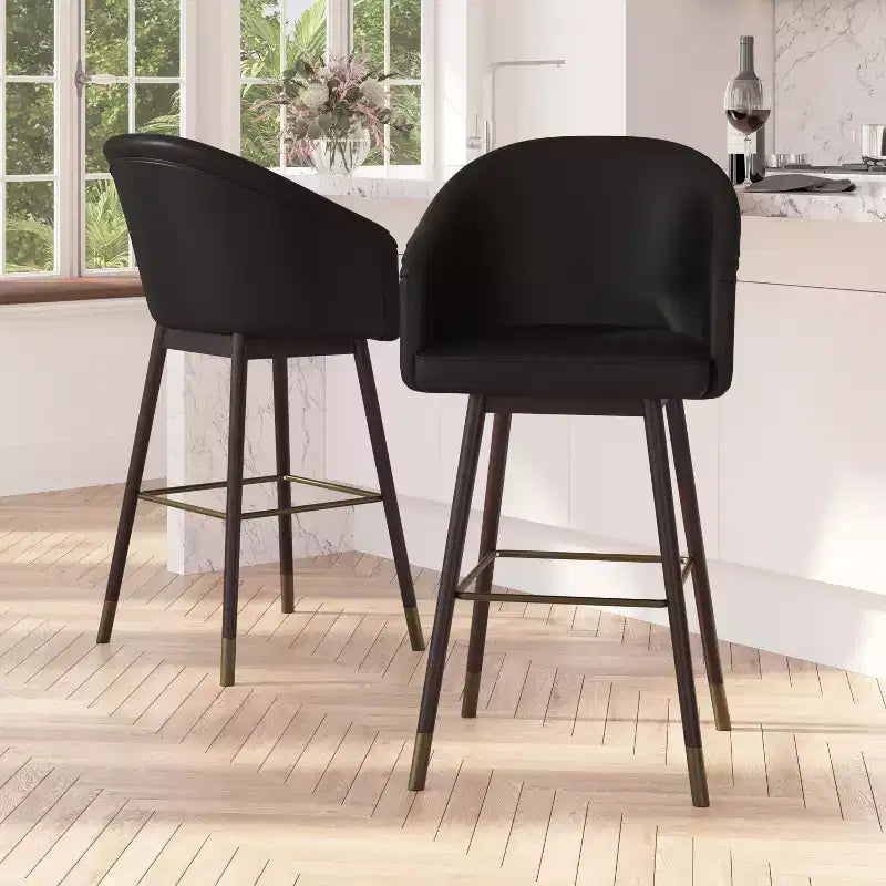 Sgabello Temperance Modern con struttura in legno e dettagli metallici