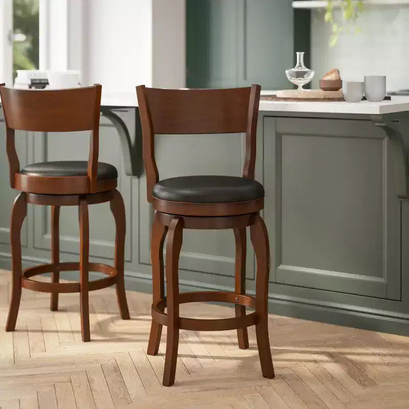 Sgabello da bar Nichola classico girevole aperto sul retro, altezza bancone, con struttura in legno curvato e seduta imbottita, di qualità commerciale