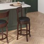 Sgabello da bar Nichola classico girevole aperto sul retro, altezza bancone, con struttura in legno curvato e seduta imbottita, di qualità commerciale