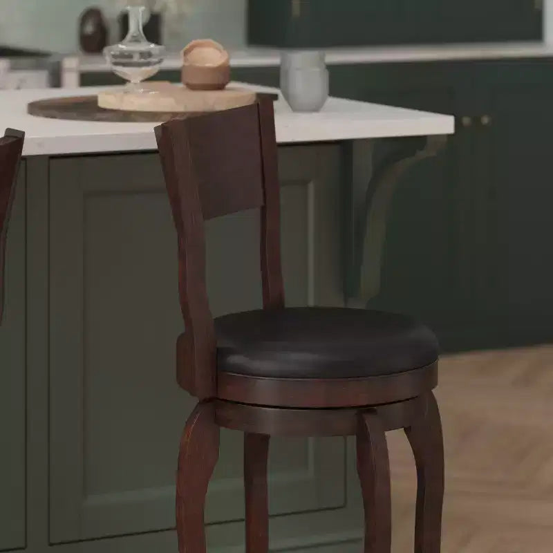 Sgabello da bar Nichola classico girevole aperto sul retro, altezza bancone, con struttura in legno curvato e seduta imbottita, di qualità commerciale