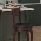 Sgabello da bar Nichola classico girevole aperto sul retro, altezza bancone, con struttura in legno curvato e seduta imbottita, di qualità commerciale